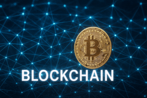Representação visual de uma rede blockchain digital, com uma moeda dourada de Bitcoin em destaque sobre um fundo de conexões luminosas em azul.